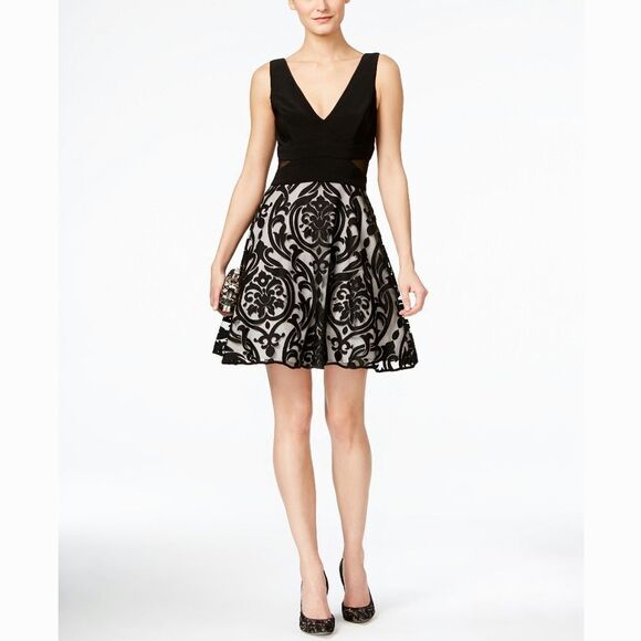 New! XSCAPE Women's Scroll Motif Illusion Cutout Dress V-Neck V-Back Black - Picture 2 of 7